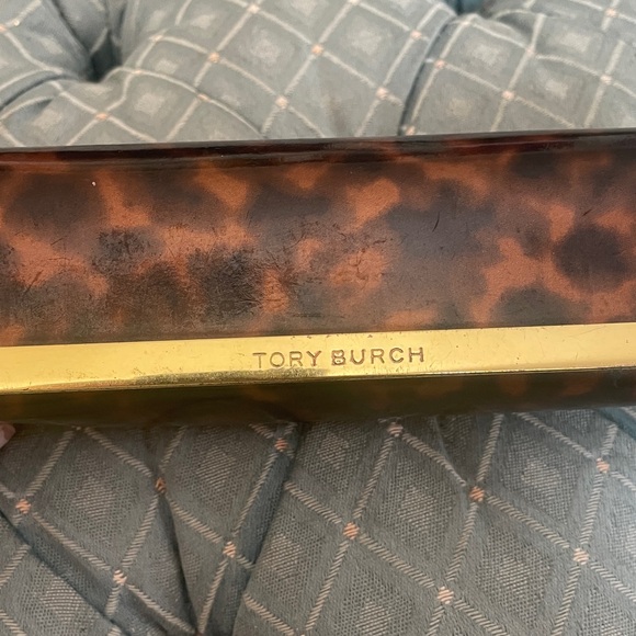 Tory Burch Brown Tortoiseshell Eyeglass Case with Gold Trim - Picture 2 of 9